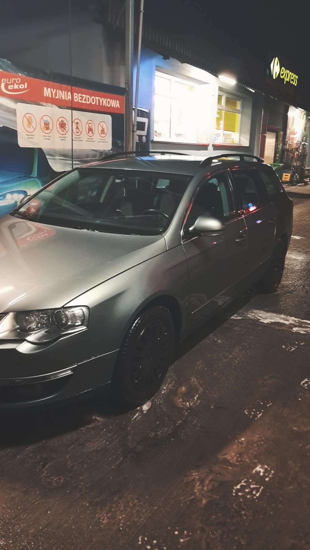 Jak wyglądało przed naklejeniem naklejek na szybę i Przed dodaniem dodatków