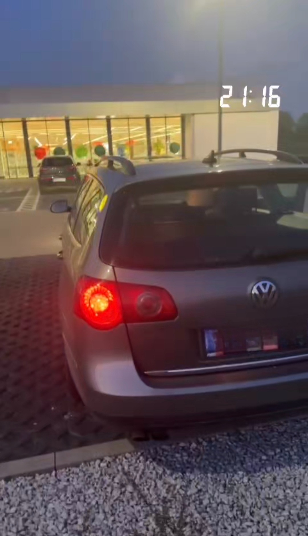 Jak wyglądało Przed naklejeniem naklejek na szybe i Przed dodaniem dodatków