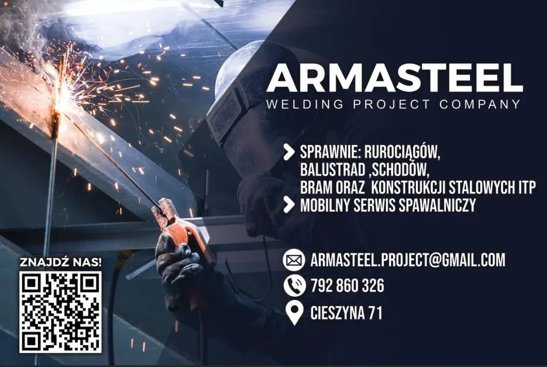 Spawacz w masce, iskry podczas spawania. Reklama firmy ARMASTEEL: rurociągi, balustrady, schody, bramy, konstrukcje stalowe. Mobilny serwis spawalniczy. Kontakt, QR kod.