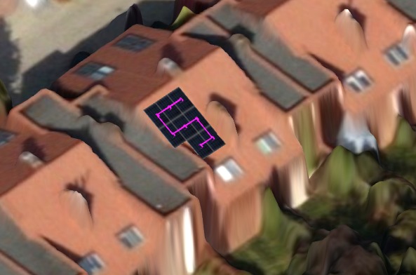 Nietypowy widok z góry na panele fotowoltaiczne z zaznaczoną trasą w kształcie litery 'S' na dachu budynku mieszkalnego. Widok satelitarny.