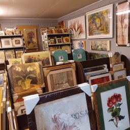 Kilka tysięcy gotowych produktów jest dostępnych od ręki w naszej wzorcowni. Zapraszamy do zakupu dla siebie lub w charakterze upominków dla znajomych, bliskich lub rodziny.