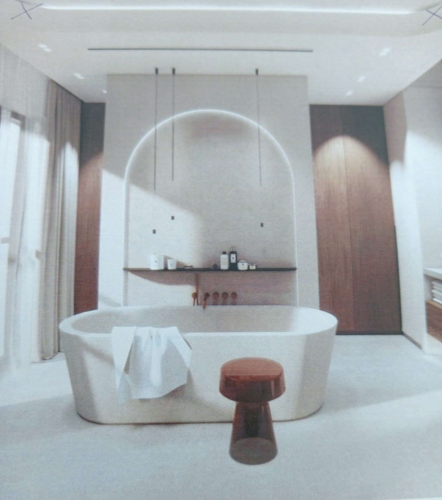 Nowoczesna łazienka z wolnostojącą wanną, minimalistyczną półką i dekoracyjnym oświetleniem łukowym. Subtelne zasłony i drewniane akcenty dodają elegancji.