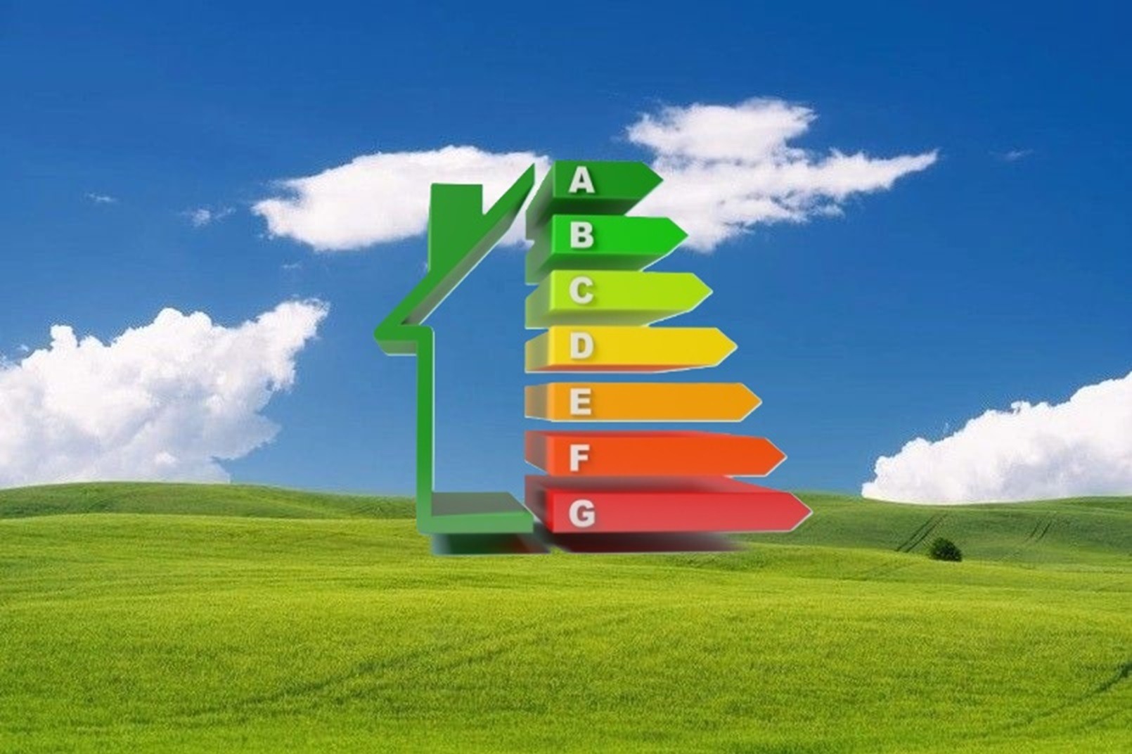 Graficzna wizualizacja efektywności energetycznej domu na tle zielonego wzgórza i błękitnego nieba z chmurami. Klasy energetyczne od A do G przedstawione kolorami.