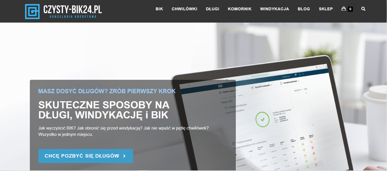 Strona internetowa Czysty-BIK24.pl na ekranie laptopa, oferująca skuteczne sposoby na długi, windykację i BIK. Widoczny raport BIK z wskaźnikami i podsumowaniem.