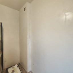 Panele szpachlowanie 
Tynki