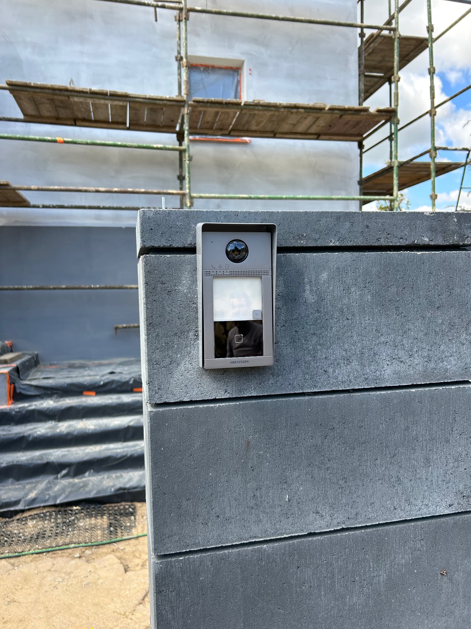 Domofon “Hikvision” Podłączenie ta kalibracja do współpracy z bramą,fotokomórkami,furtką