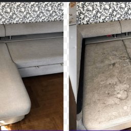 LEXTAN ANATOLII CHEREDNYCHENKO - Zdjęcie narożnika tapicerowanego typu 'przed i po' praniu. Lewa strona czysta, prawa z widocznymi plamami. W tle wzorzysta tapeta.