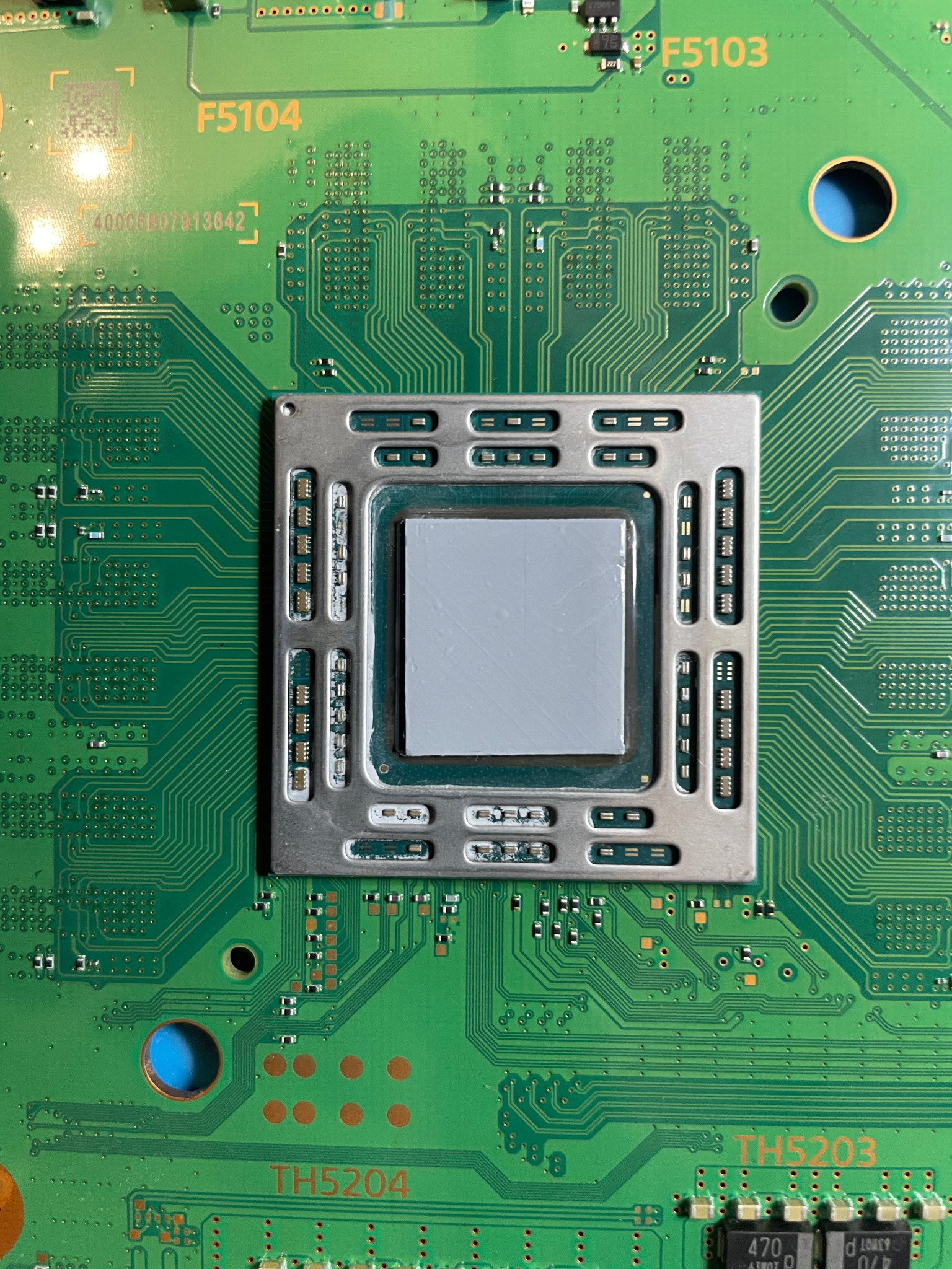 PTM na rdzeniu konsoli Playstation.