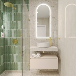 Agata Kębłowska Strefa Projektowania - Nowoczesna łazienka z zielonymi płytkami w strefie prysznica, okrągłą umywalką i podświetlanym lustrem w kształcie łuku, minimalistyczny design.