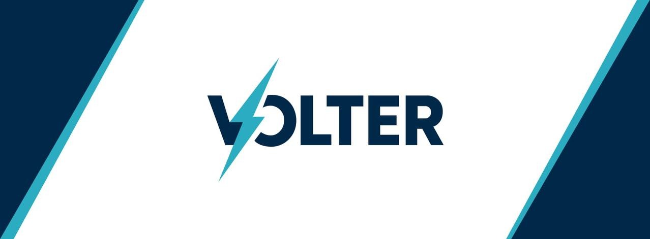 Logo firmy Volter z symbolem błyskawicy, w kolorach granatowym i błękitnym, umieszczone na białym tle z granatowymi akcentami po bokach.