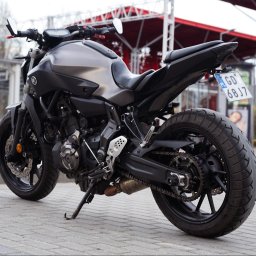 Zdjęcia pojazdów takich jak motocykli/aut/ciężarówek/traktorów i innych