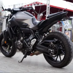 Zdjęcia pojazdów takich jak motocykli/aut/ciężarówek/traktorów i innych