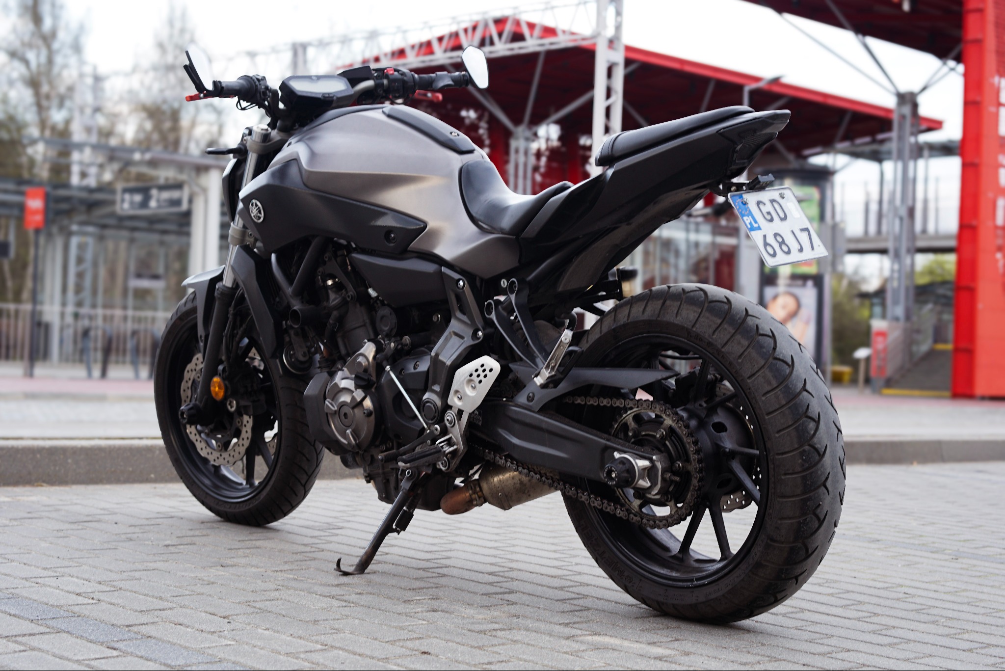 Zdjęcia pojazdów takich jak motocykli/aut/ciężarówek/traktorów i innych