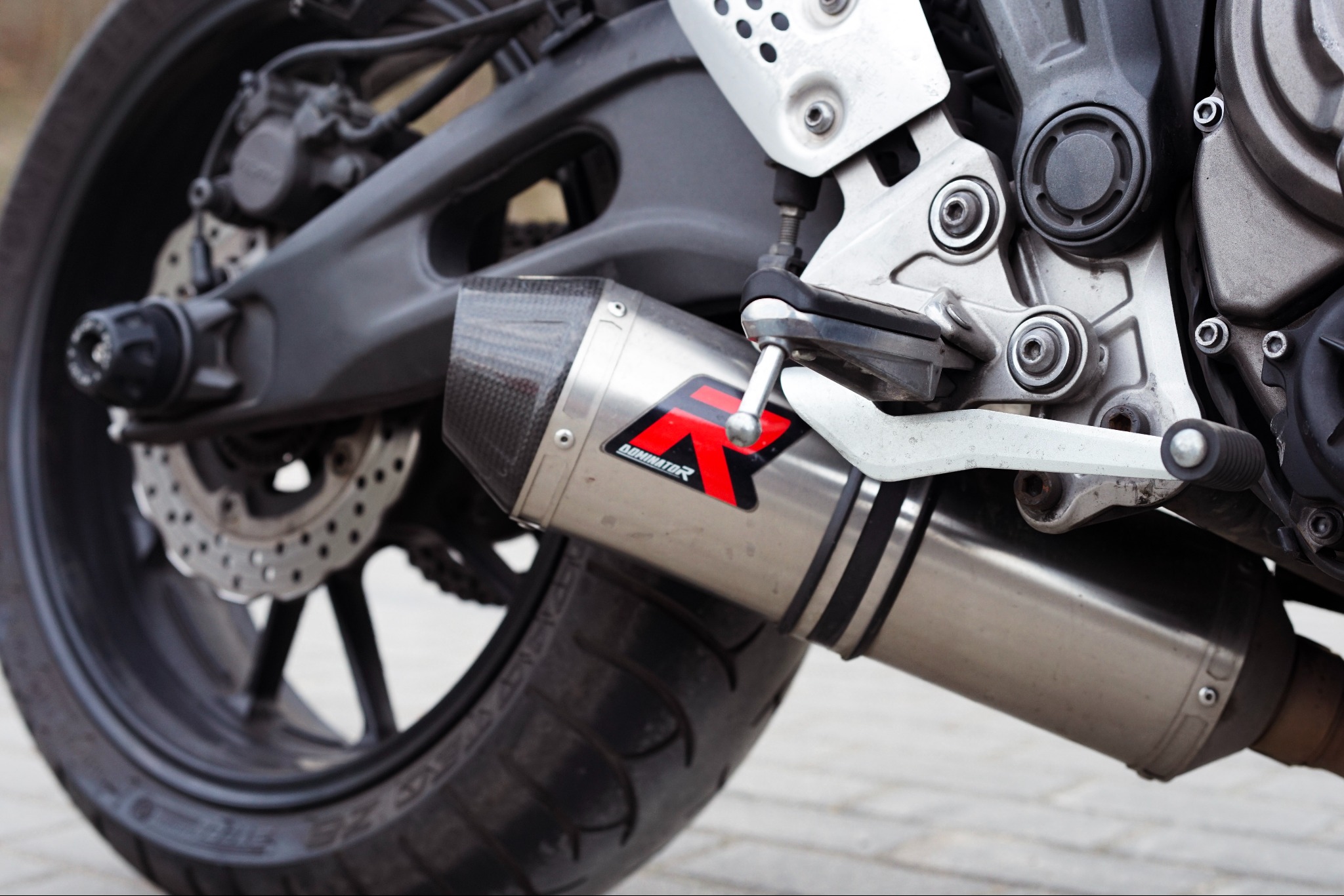 Zdjęcia detali, pojazdów, przedmiotów, mieszkań i domów.