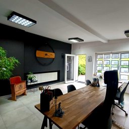 Penthouse Nieruchomości, to agencja która swój profesjonalizm opiera na zespole doświadczonych i świetnie wyszkolonych doradcach, posiadających długoletni staż w branży nieruchomości. 
Zapraszamy serdecznie do współpracy.