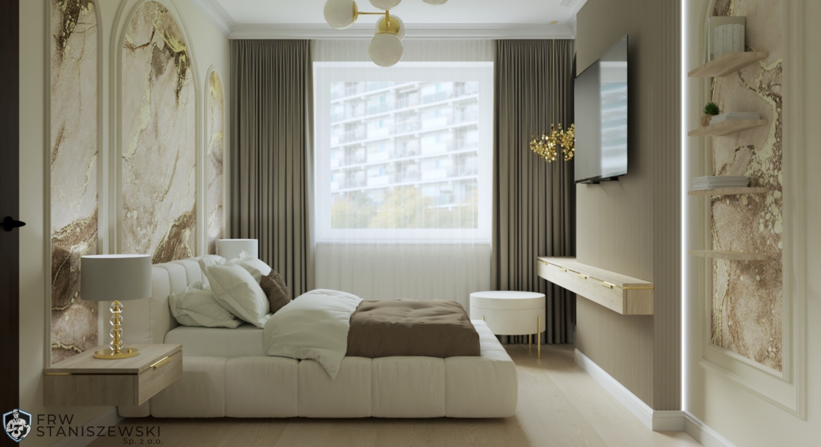 Elegancka sypialnia z łóżkiem na tle okna, marmurowe dekoracje ścienne, telewizor, półki i złote akcenty. Nowoczesny design.