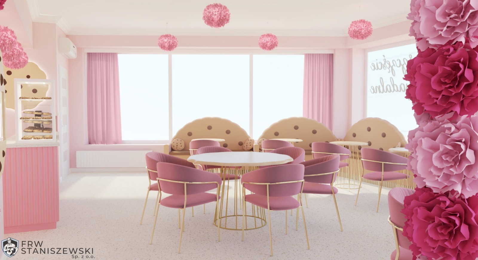 Pastelowe wnętrze kawiarni w stylu cukierni: różowe ściany, okrągłe stoliki z złotymi nogami, fotele w kolorze pudrowego różu, sofy w kształcie ciasteczek i kwiatowe dekoracje.