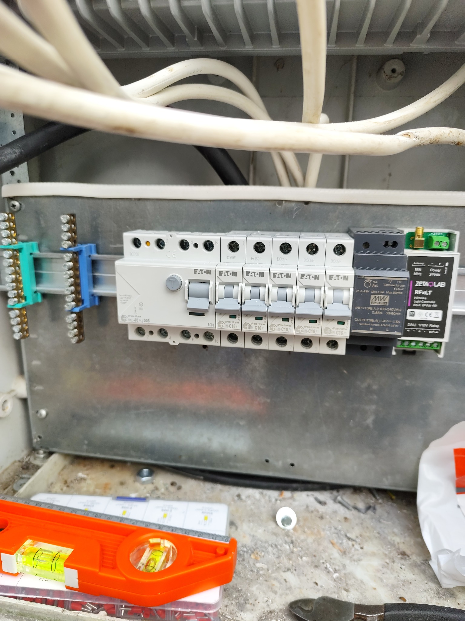 Zabezpieczenia opraw oświetleniowy na słupach