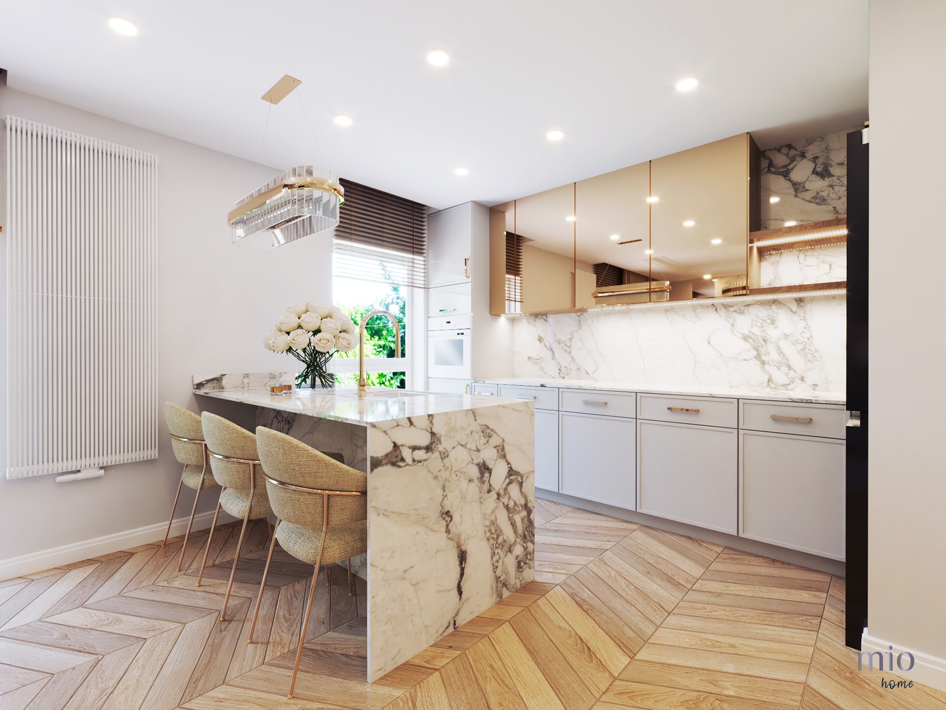 Elegancka kuchnia z wyspą z marmuru, złotymi akcentami i parkietem w jodełkę. Nowoczesne oświetlenie i kwiaty dodają wnętrzu luksusowego charakteru.