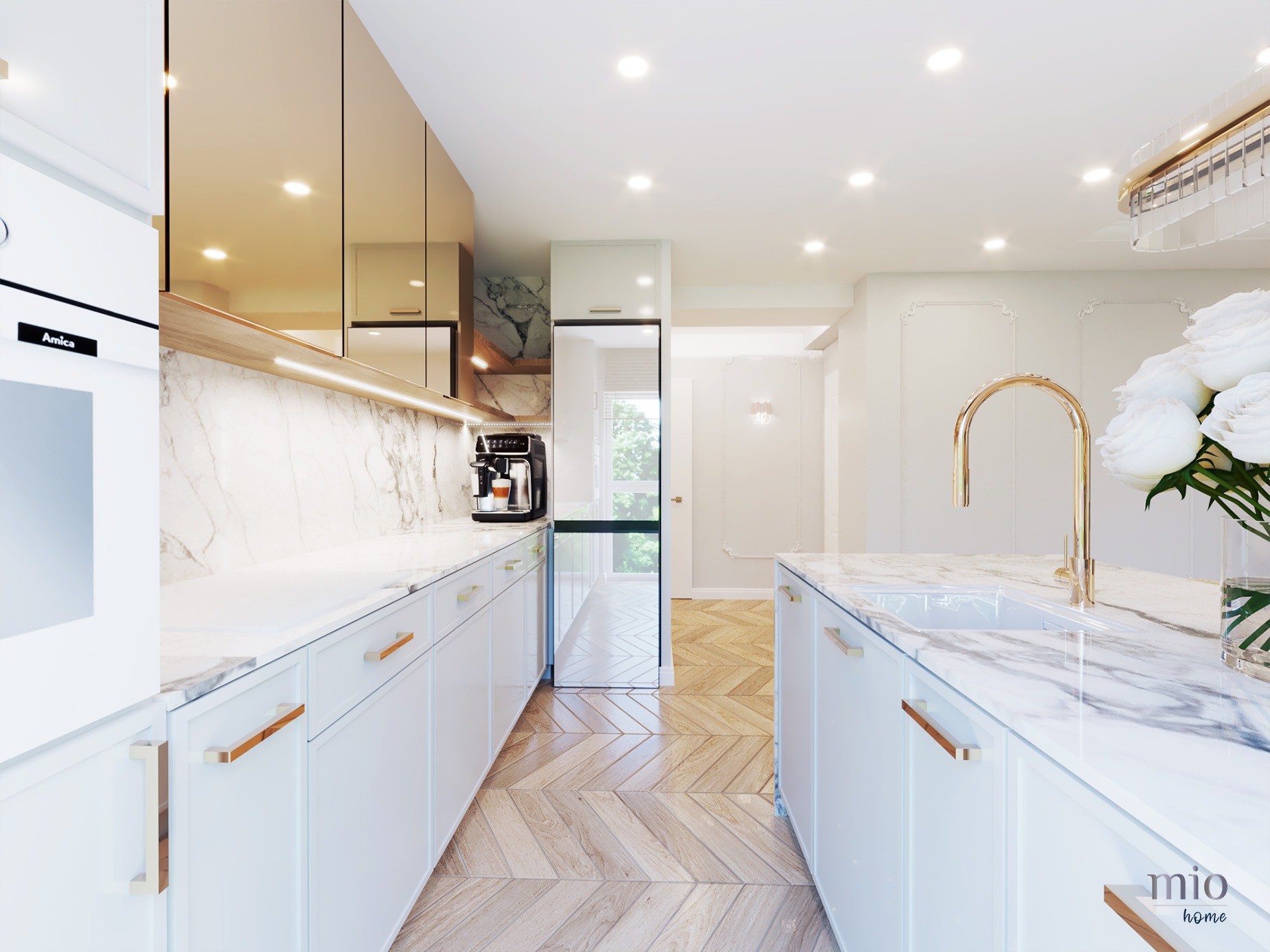 Elegancka, jasna kuchnia z marmurowymi blatami i złotymi akcentami. Białe szafki, drewniana podłoga ułożona w jodełkę. Nowoczesny design z kwiatami i ekspresem do kawy.