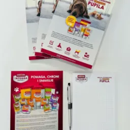Zestaw materiał&oacute;w reklamowych Animonda Integra Protect: ulotki, notatnik i długopis. Produkty dla terapii żywieniowej ps&oacute;w i kot&oacute;w, karma sucha i mokra.