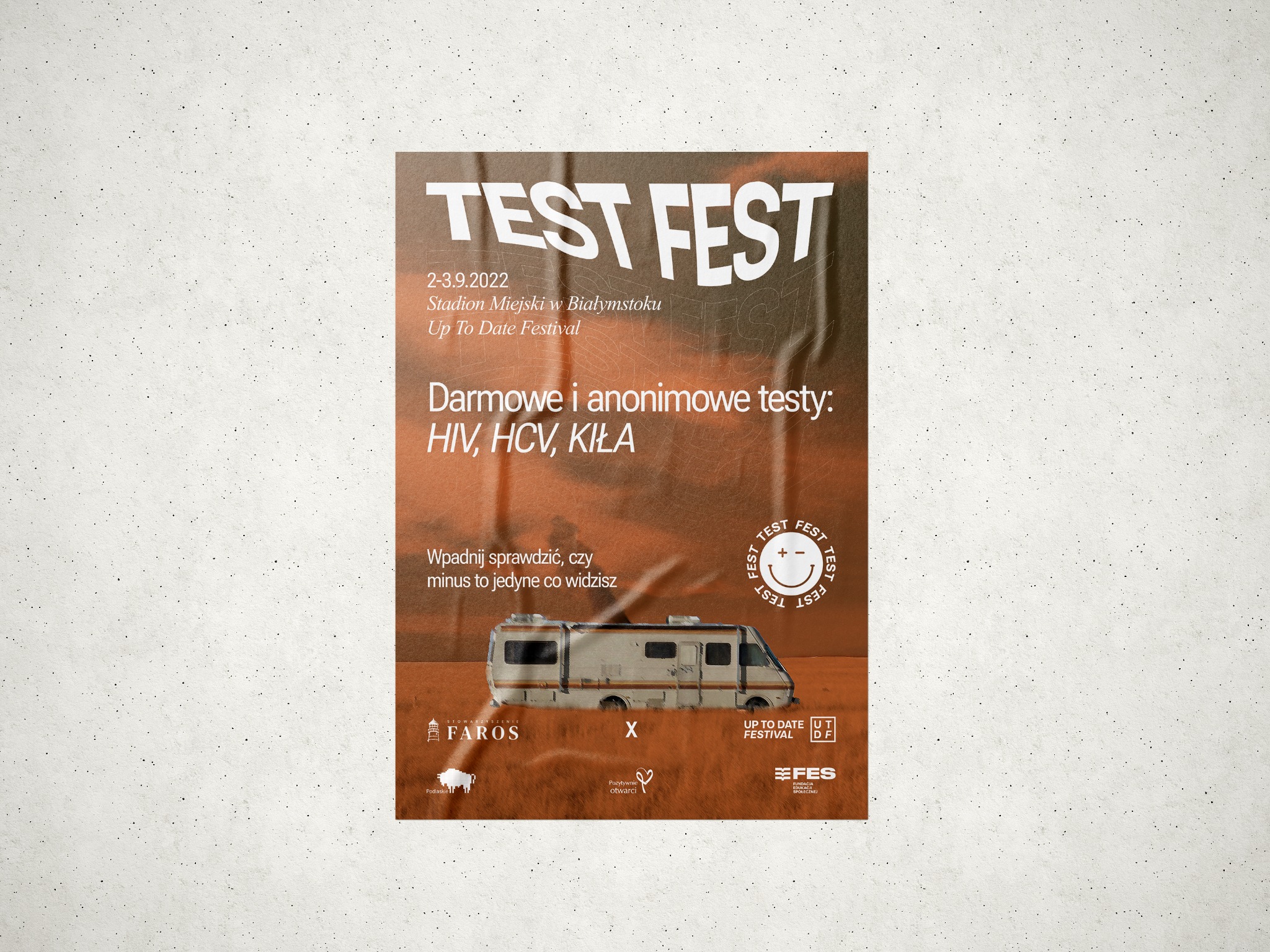 Plakat reklamujący stoisko NGO na festiwalu techno.