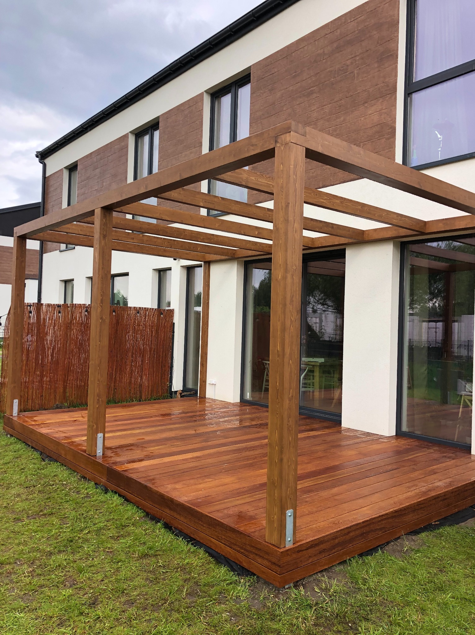 taras z drewna ekzotycznego