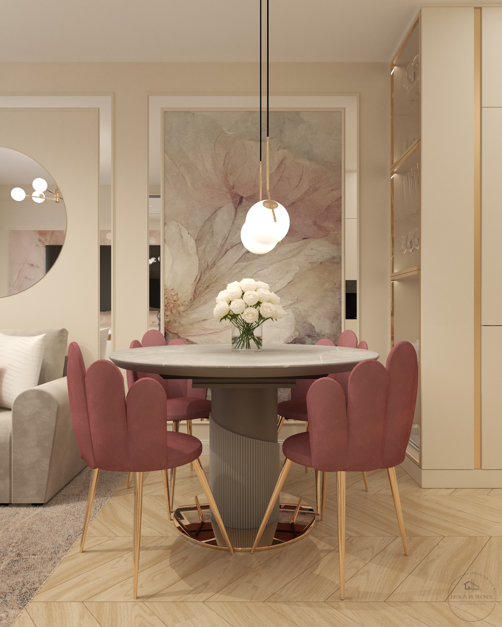 Elegancka aranżacja jadalni z okrągłym stołem, bukietem białych róż i krzesłami w kolorze dusty rose. W tle abstrakcyjny obraz i dekoracyjne oświetlenie.
