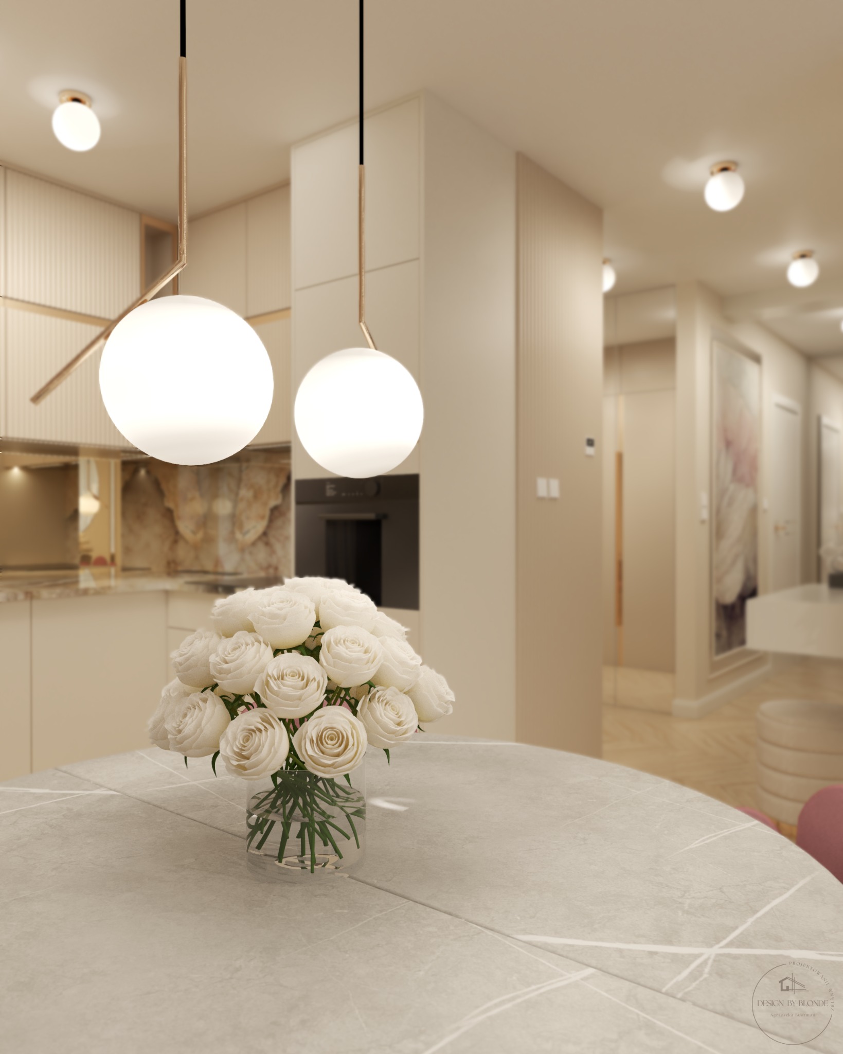 Elegancka aranżacja wnętrza z beżową kuchnią, okrągłym stołem z bukietem białych róż i designerskimi lampami. Subtelne oświetlenie i minimalistyczny design.