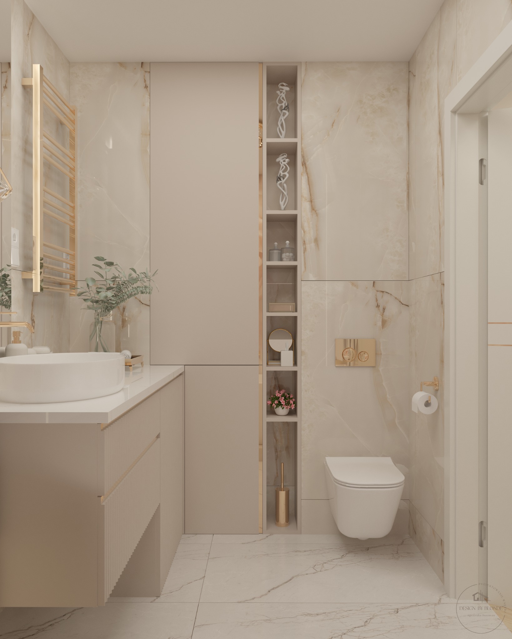 Beżowa łazienka z marmurowymi ścianami, umywalką nablatową, złotymi akcentami i wbudowaną szafką z dekoracjami. Nowoczesne wykończenie.