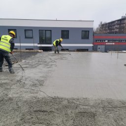 MKS Building Sylwester Jędrzejewski - Betonowanie stropu filigran