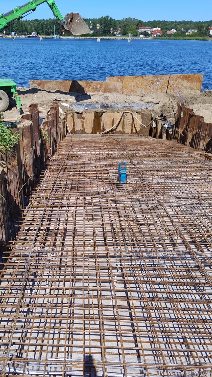 Wykonanie zjazdu na łódki, tzw. 'slipu' w trudnych warunkach gruntowych