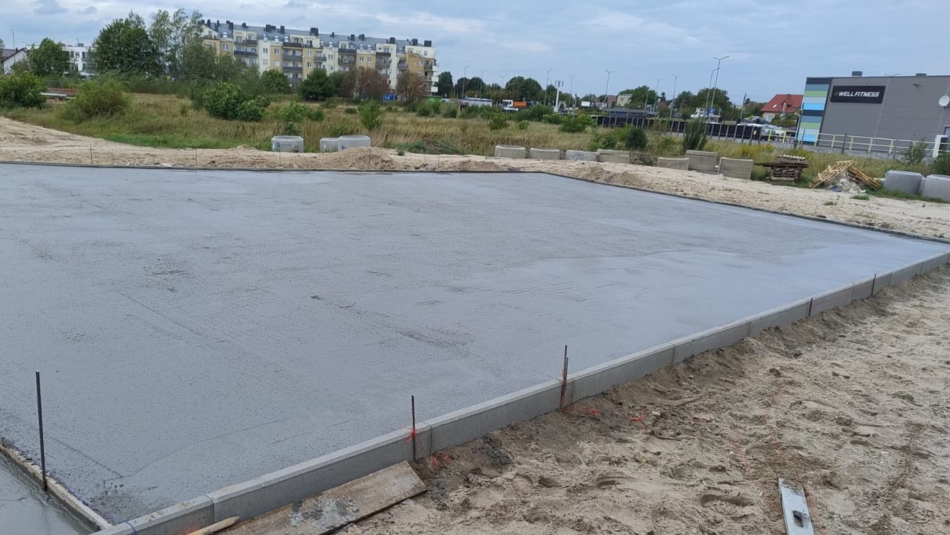 Wykonanie podłoża betonowego pod plac zabaw