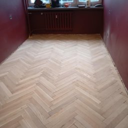 Parkiet dębowy po fazie cyklinowania 