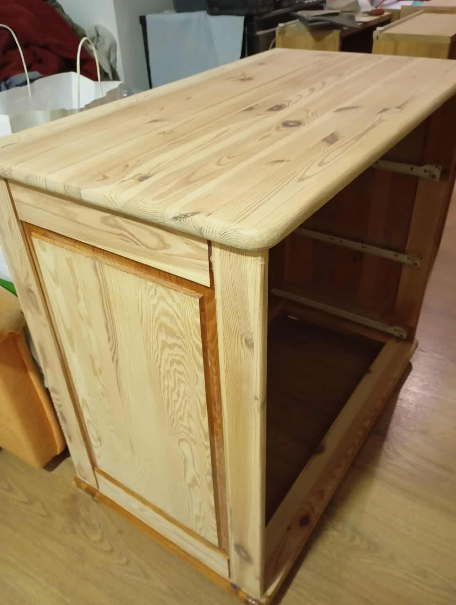 Komoda dla Pani Ani podczas prac cykliniarskich.