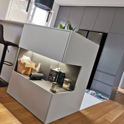 Nowoczesne połączenie bieli i szarości