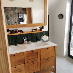 Styl farmhouse, lite drewno 