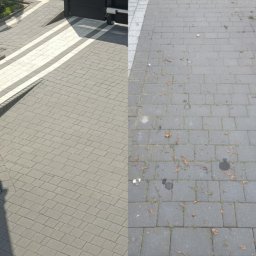 Firma Usługowo-Handlowa MK Clean Pressure Mariusz Kopala - Porównanie: po lewej czysta, jasnoszara kostka brukowa z białymi pasami, po prawej zabrudzona, ciemniejsza kostka z plamami i igliwiem. Widok z góry.