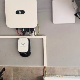 Instalacja fotowoltaiczna z magazynem energii oraz ładowarką 