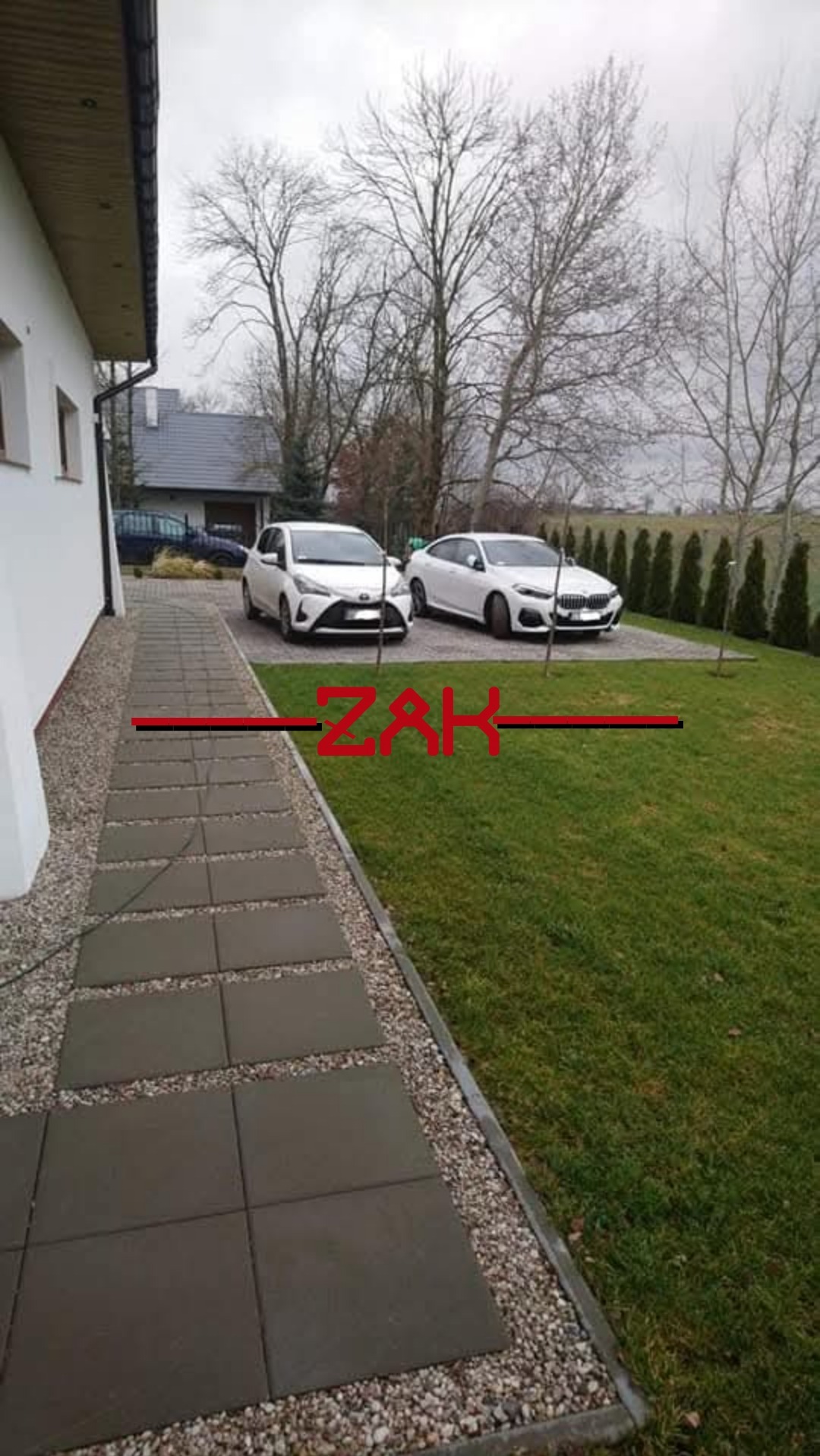 Wykonanie opaski domu z płyt betonowych wraz z ułożeniem parkingu z płyt ażurowych