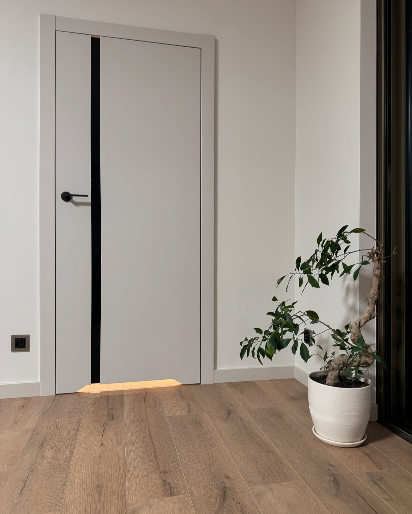 Realizacja - drzwi wewnętrzne PORTA kaszmir lakier UV + podłoga laminowana MEISTER