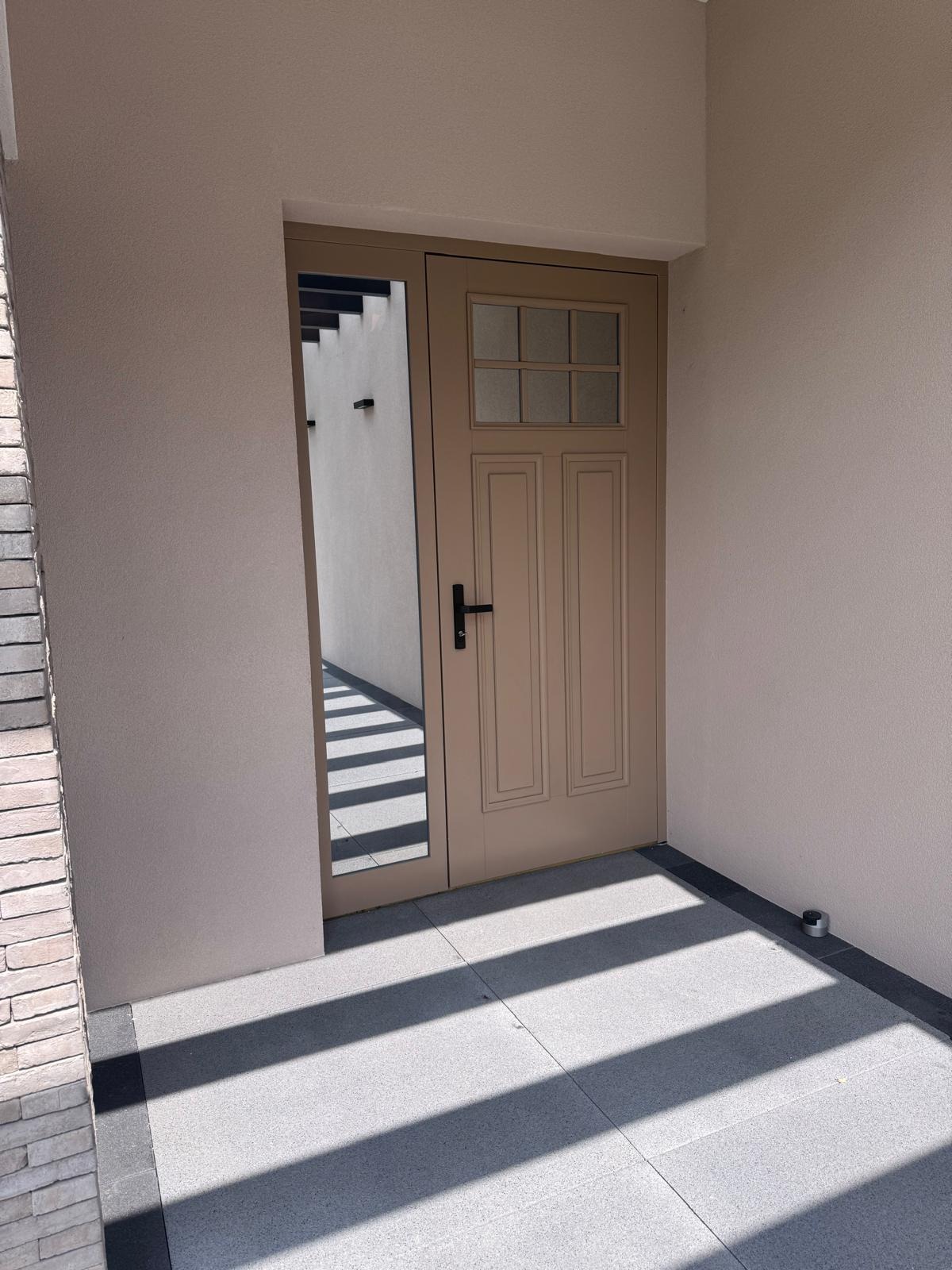 Realizacja - drzwi zewnętrzne drewniane CAL