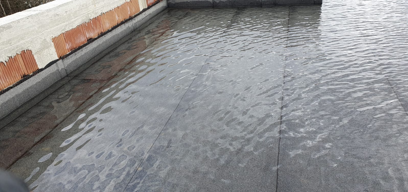 wykonanie dachu oraz na życzenie klienta została wykonana szczelność dachu metodą wodną jak widać wszystko perfekt :)