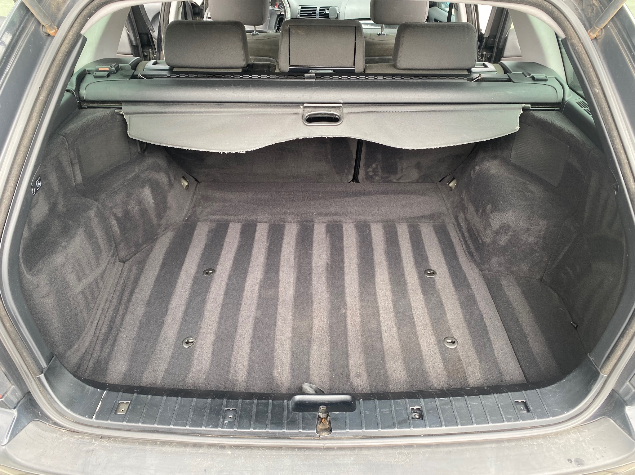 Pranie wygładziny bagażnika