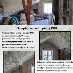 EXPERT TEAM sp. z o.o - Poddasze z widoczną białą pianą PUR, ocieplenie dachu. Elementy konstrukcyjne dachu widoczne w przestrzeni. Okno w tle. Ceglany mur. Wykończone ocieplenie.