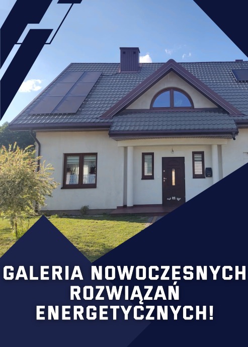 Dom jednorodzinny z panelami fotowoltaicznymi na dachu, widok z przodu, błękitne niebo. Nowoczesne rozwiązanie energetyczne.