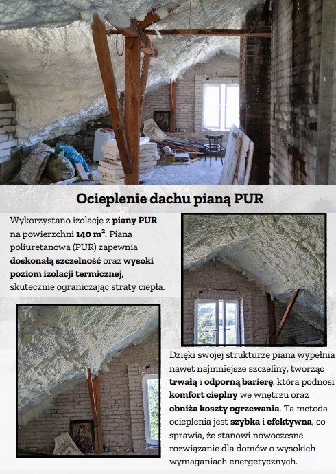 Poddasze z widoczną białą pianą PUR, ocieplenie dachu. Elementy konstrukcyjne dachu widoczne w przestrzeni. Okno w tle. Ceglany mur. Wykończone ocieplenie.