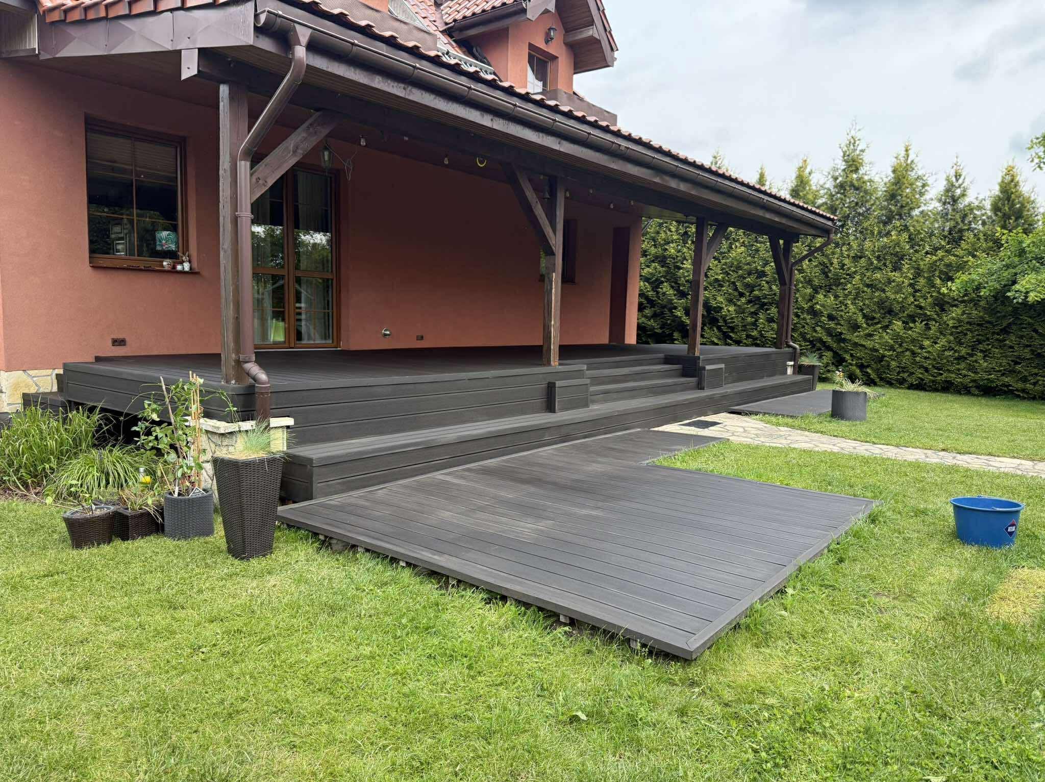 Taras z deski kompozytowej Duna grafit