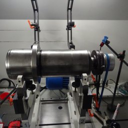 Regeneracja wrzecion obejmuje wymianę łożysk wysokoobrotowych wrzecionowych zgodnie z zaleceniami producenta, wymianę uszczelniaczy, czujników indukcyjnych 