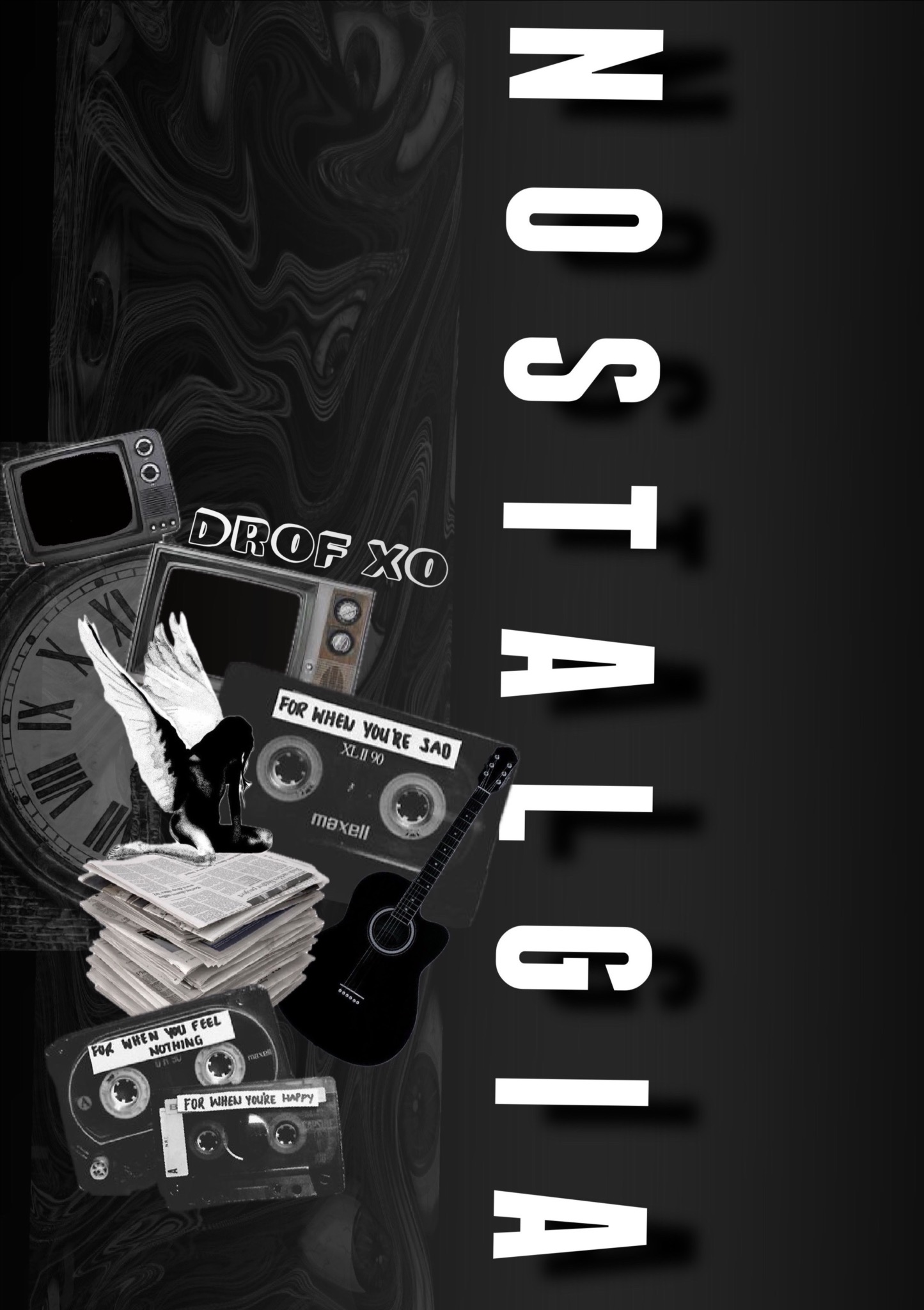 Okładka muzyczna w stylu kolażu: retro telewizory, kasety magnetofonowe, gitara i zegar na tle marmurkowego wzoru z napisem 'NOSTALGIA'.